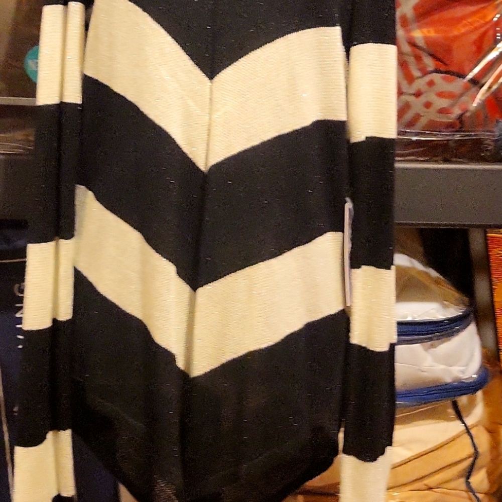 Jennifer Lopez cut out arm sweater